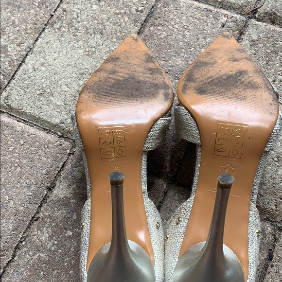 Pretty gold beige heels. - Picture 4 of 8